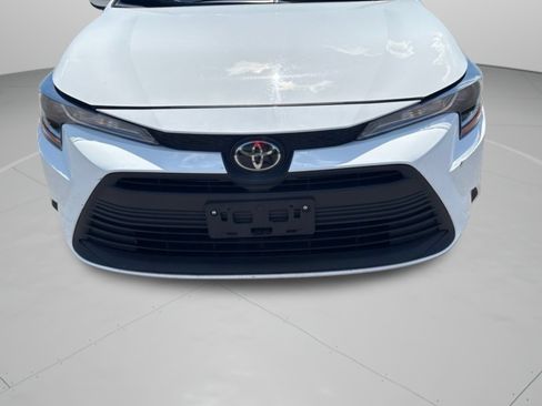 Used 2025 Toyota Corolla LE FWD image 4
