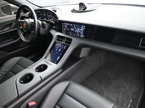 Certified 2021 Porsche Taycan image 29