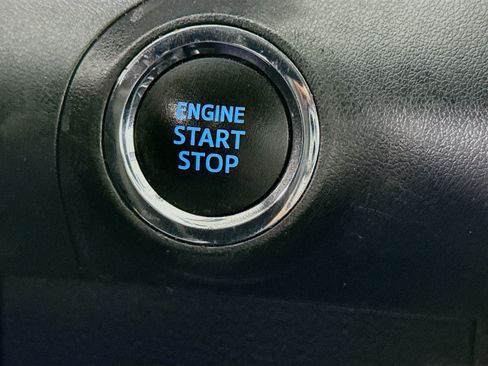 Used 2020 Toyota Avalon XSE image 21