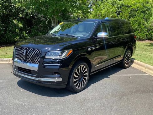 Certified 2023 Lincoln Navigator Black Label AWD/4WD image 3