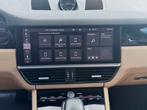 Used 2021 Porsche Cayenne AWD/4WD image 12