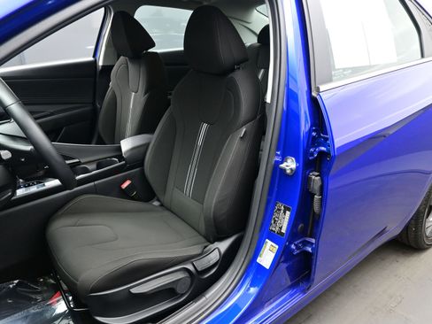 Certified 2025 Hyundai Elantra SEL image 11