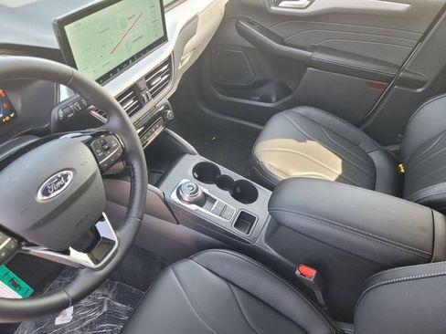 New 2025 Ford Escape SE w/ PHEV Premium Package FWD image 17