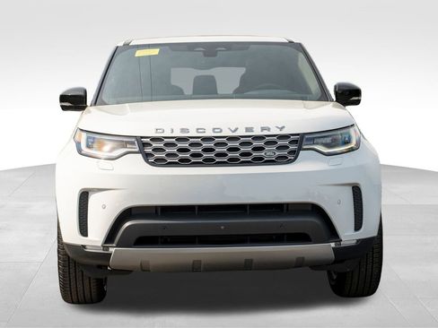 New 2025 Land Rover Discovery S image 2