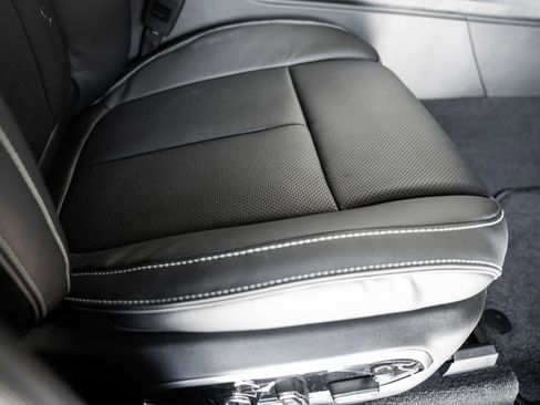 New 2025 Jeep Grand Cherokee Overland image 35