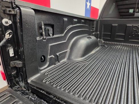 Used 2019 RAM 2500 Laramie w/ Black Appearance Package AWD/4WD image 30
