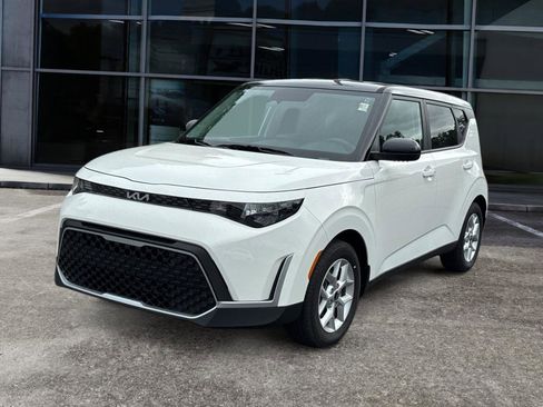 Certified 2025 Kia Soul S FWD image 1