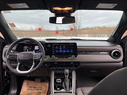 Used 2025 Chevrolet Colorado ZR2 w/ Technology Package image 21