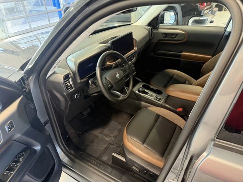 Used 2025 Ford Bronco Sport Outer Banks image 9