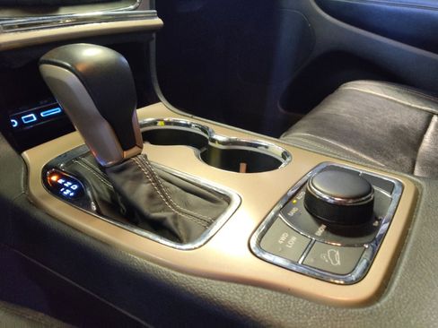 Used 2017 Jeep Grand Cherokee Limited w/ Luxury Group II image 26