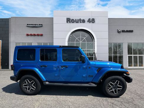 Used 2025 Jeep Wrangler Unlimited Sahara w/ Safety Group AWD/4WD image 6
