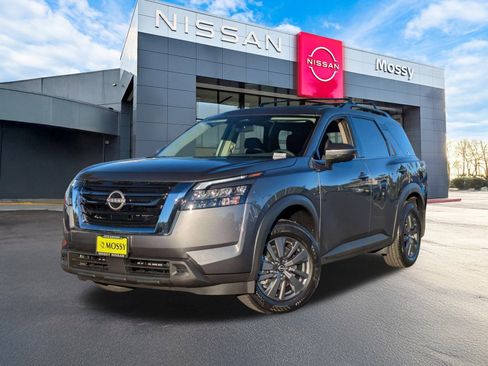 New 2025 Nissan Pathfinder SV image 1