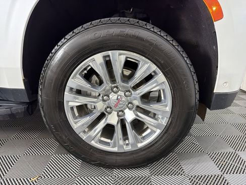 Used 2023 GMC Yukon Denali w/ Advanced Technology Package image 10