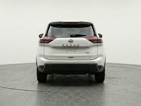 Used 2025 Nissan Rogue SV image 7