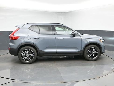 Used 2023 Volvo XC40 B5 Plus w/ Protection Package Premier AWD/4WD image 6