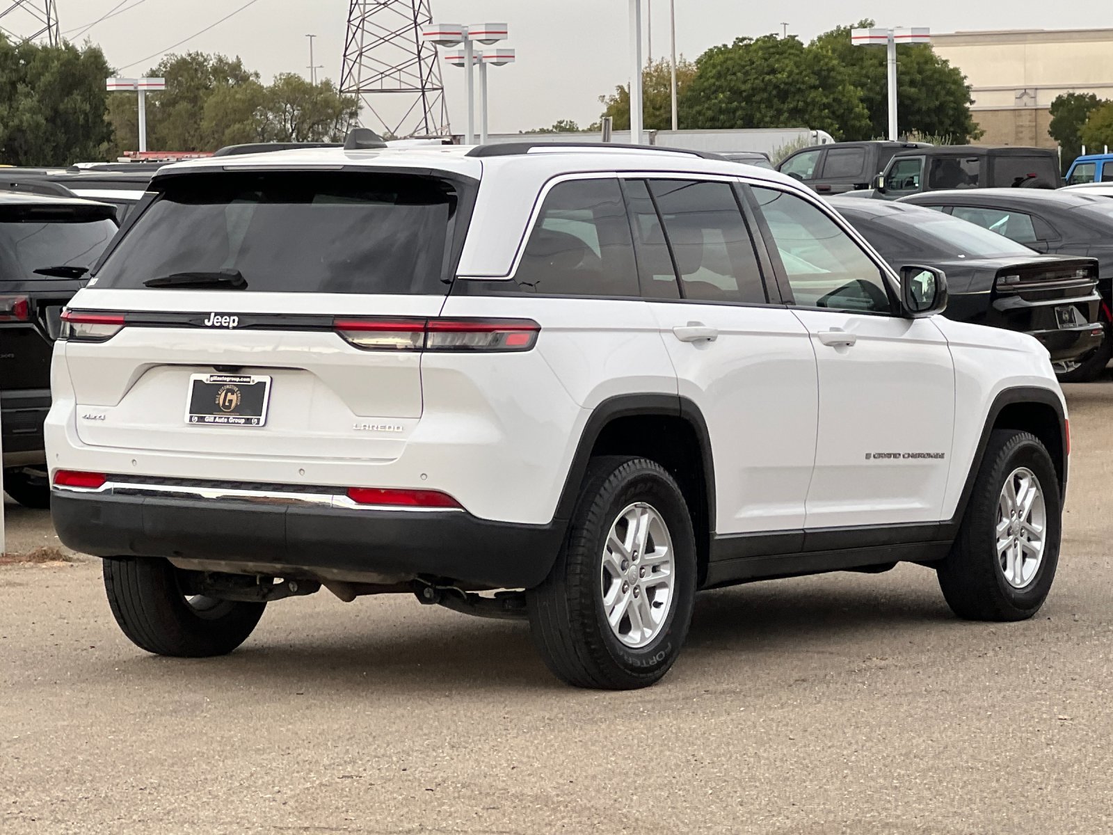 Used 2023 Jeep Grand Cherokee Laredo AWD/4WD image 4