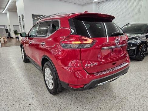 Used 2017 Nissan Rogue SV AWD/4WD image 6