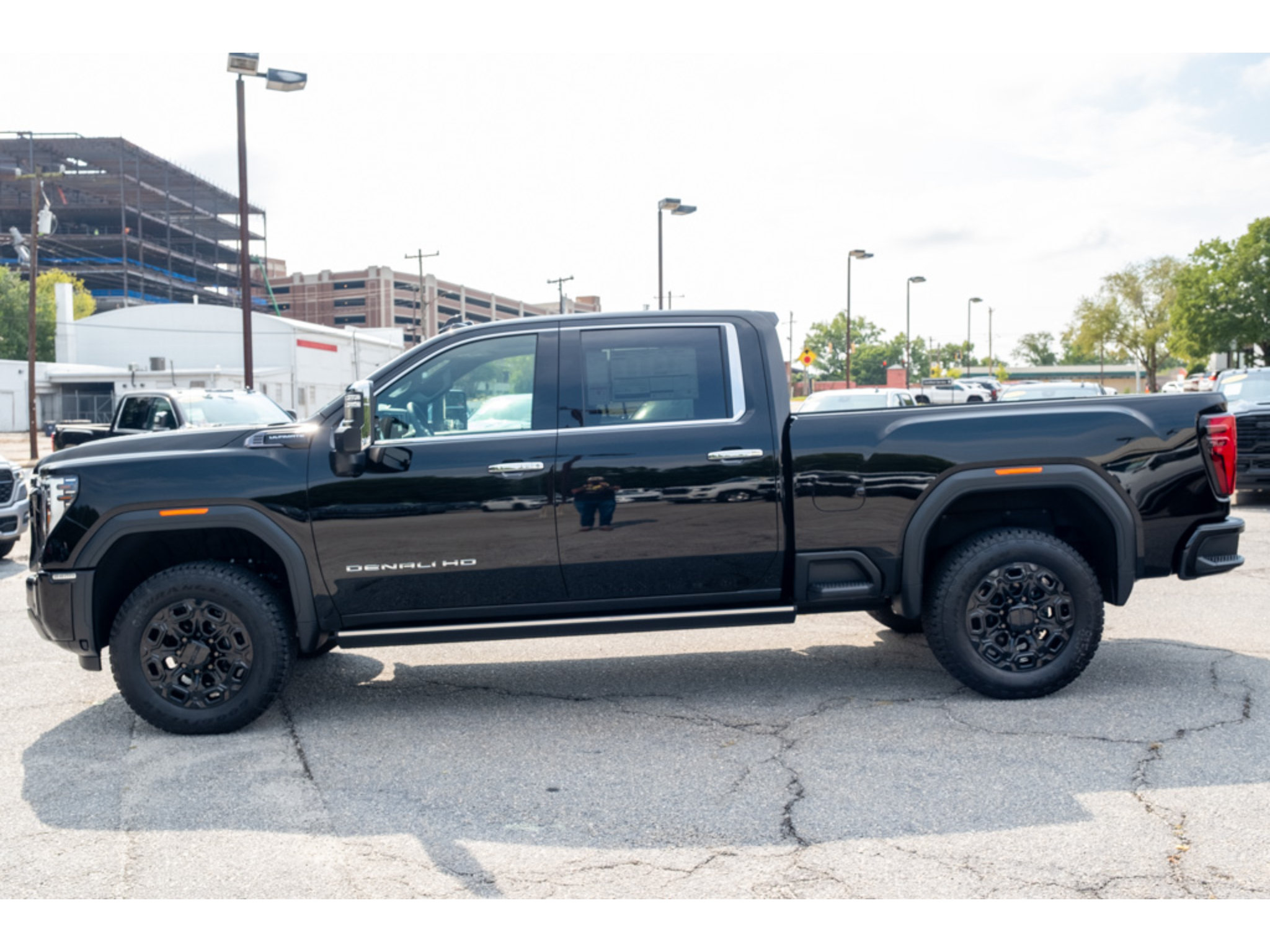 New 2026 GMC Sierra 2500 Denali Ultimate w/ LPO, Black Badging Package AWD/4WD image 5