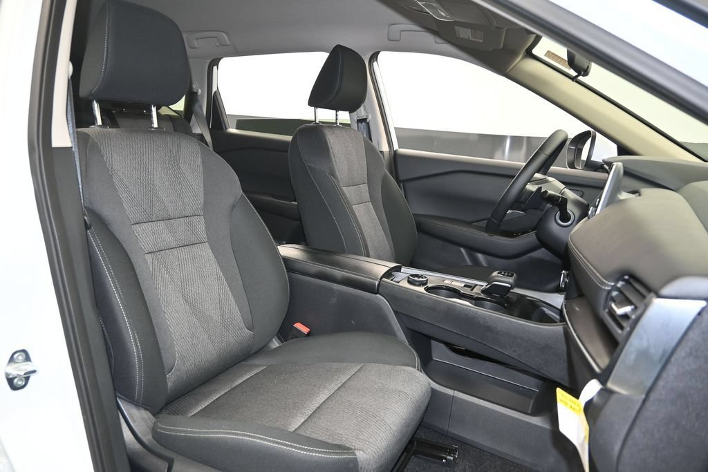 Certified 2026 Nissan Rogue SV AWD/4WD image 24