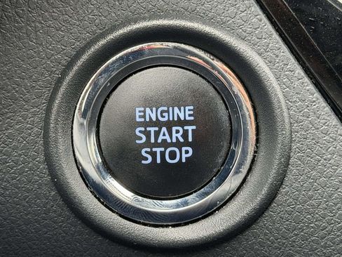 Used 2019 Toyota C-HR XLE image 8