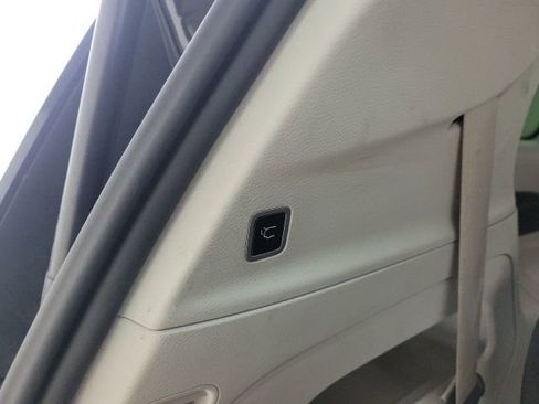 Used 2023 Chrysler Pacifica Touring-L image 19