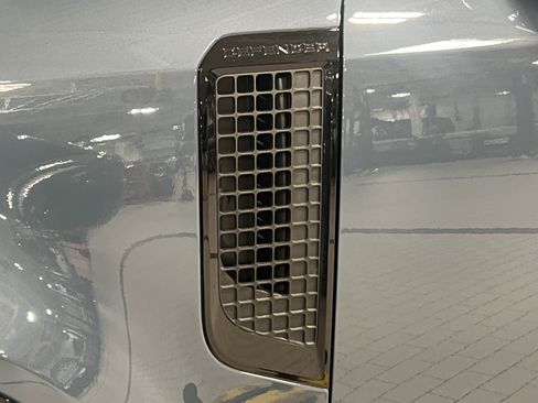 Used 2024 Land Rover Defender 110 X-Dynamic SE AWD/4WD image 31