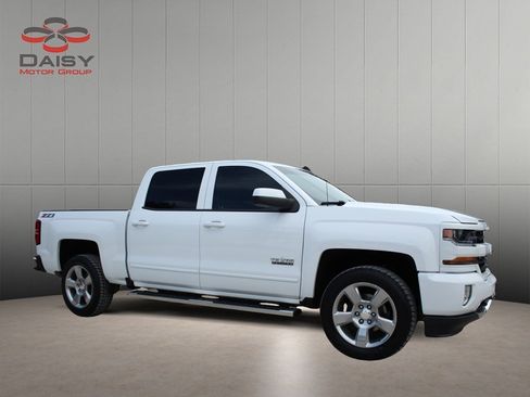Used 2018 Chevrolet Silverado 1500 LT w/ Texas Edition image 3