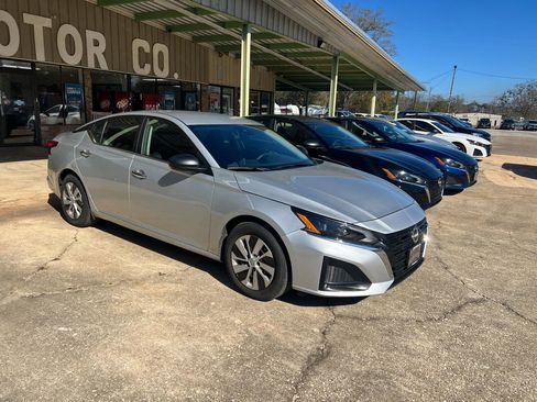 Used 2024 Nissan Altima 2.5 S FWD image 4