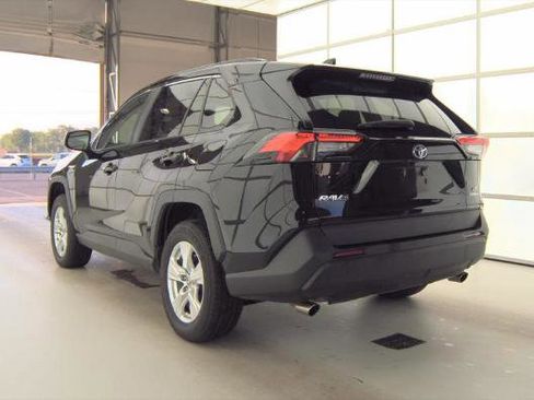 Used 2021 Toyota RAV4 LE AWD/4WD image 6