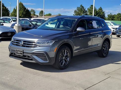 Used 2022 Volkswagen Tiguan SE w/ Panoramic Sunroof Package image 38