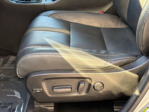 Used 2017 Toyota Highlander SE image 17