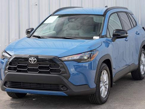 Used 2026 Toyota Corolla Cross LE image 43