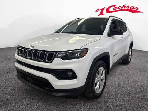 Used 2024 Jeep Compass Latitude AWD/4WD image 30