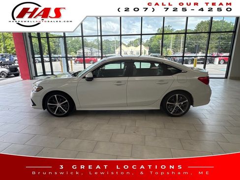 Used 2023 Honda Civic Touring image 2