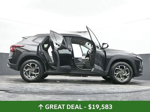 Used 2025 Chevrolet Trax LT image 75