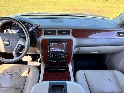 Used 2013 Chevrolet Suburban LTZ image 21