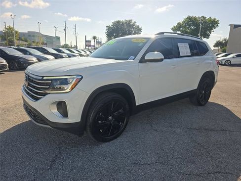 Used 2024 Volkswagen Atlas SE w/ Black Wheel Package FWD image 8