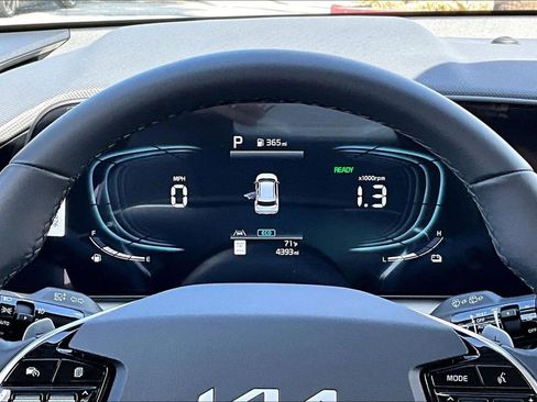 Certified 2025 Kia Niro EX Touring FWD image 13