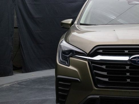 Used 2024 Subaru Ascent Premium w/ Convenience Package image 5