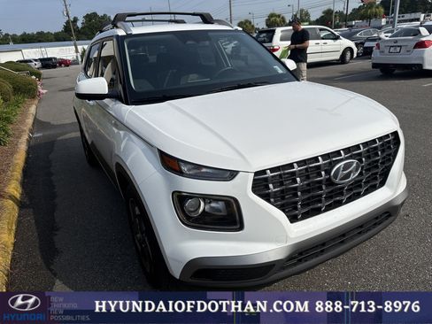 Certified 2025 Hyundai Venue SEL FWD image 5