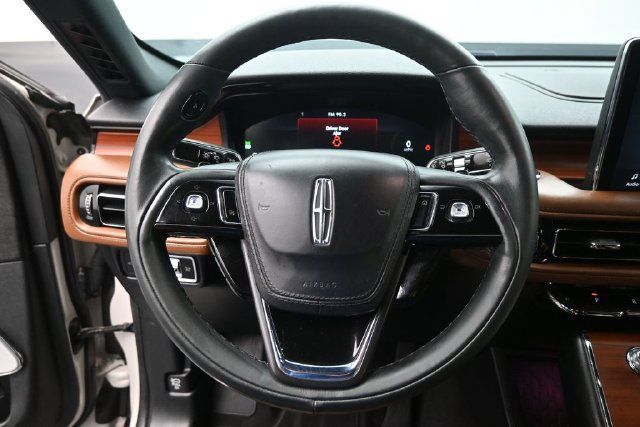 Used 2023 Lincoln Aviator Reserve w/ Equipment Group 201A RWD image 6