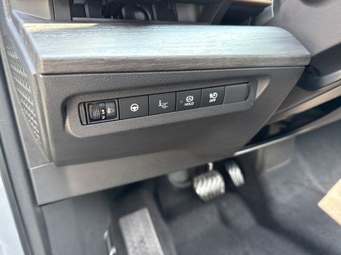 Certified 2024 Nissan Ariya AWD image 17