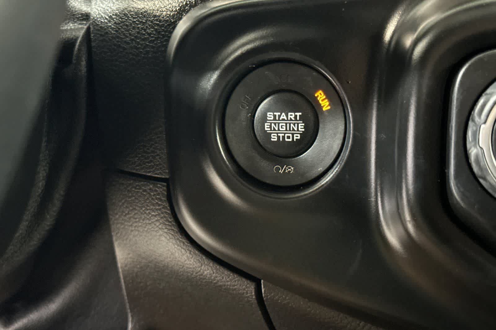 Used 2018 Jeep Wrangler Unlimited Sahara AWD/4WD image 25