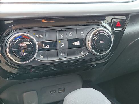 Used 2024 Chevrolet Trax LT w/ Driver Confidence Package FWD image 17
