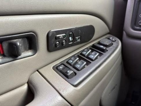 Used 2006 GMC Sierra 2500 SLT w/ Heavy-Duty Power Package AWD/4WD image 14