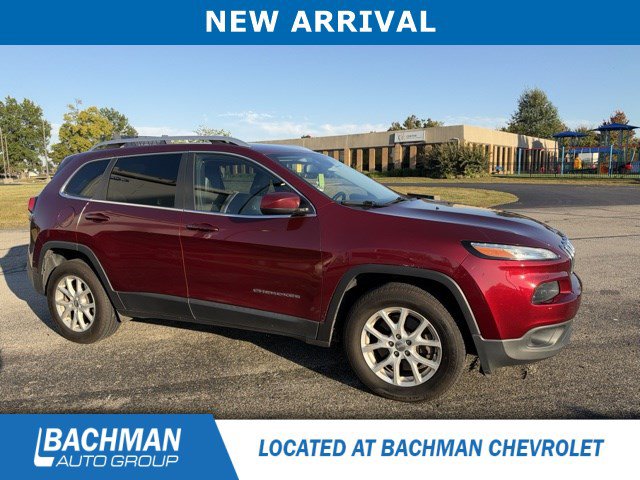 Used 2018 Jeep Cherokee Latitude Plus w/ Cold Weather Group AWD/4WD image 1