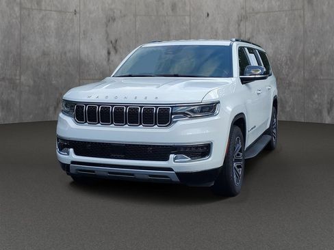 Used 2024 Jeep Wagoneer L Series II RWD image 3