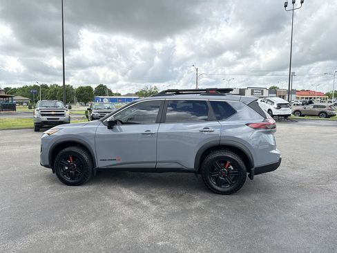 Used 2025 Nissan Rogue SV AWD/4WD image 11