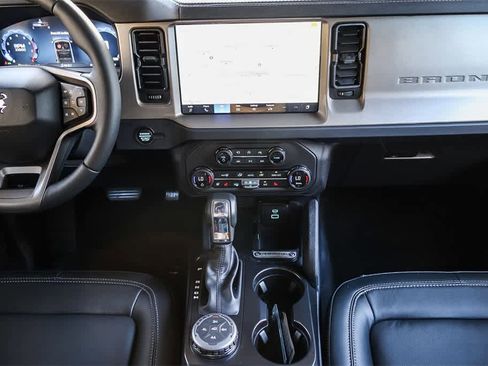 New 2025 Ford Bronco Outer Banks w/ Sasquatch Package image 13