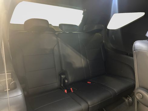 Used 2025 Chevrolet Traverse LT w/ Midnight/Sport Edition FWD image 19